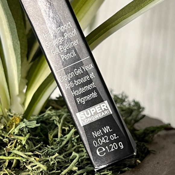 It Cosmetics Superhero No-Tug Sharpenable Gel Eyeliner, Magical State - Picture 7 of 8